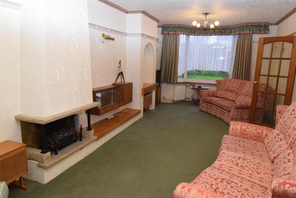 Lounge/Dining Room
