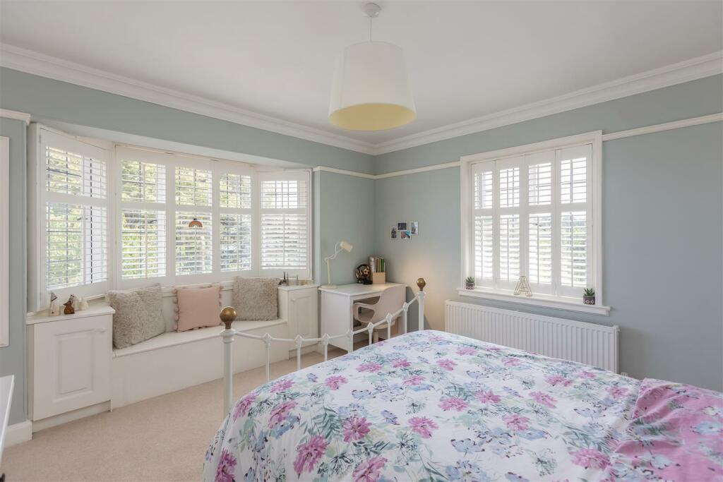 Ettington House Bedroom 2-1.jpg
