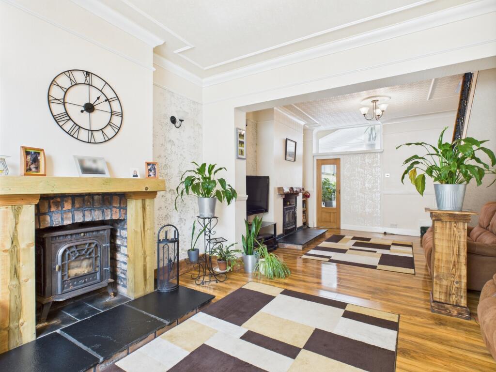 CAM03729G0-PR0074-STILL001