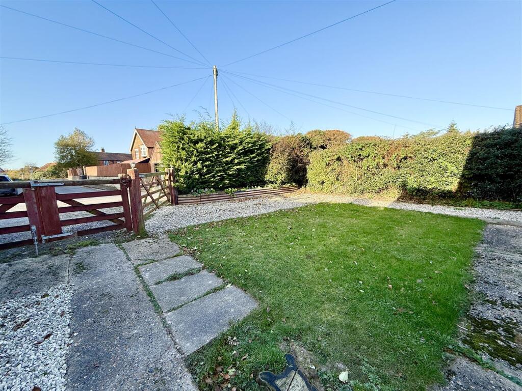 front garden and driveway