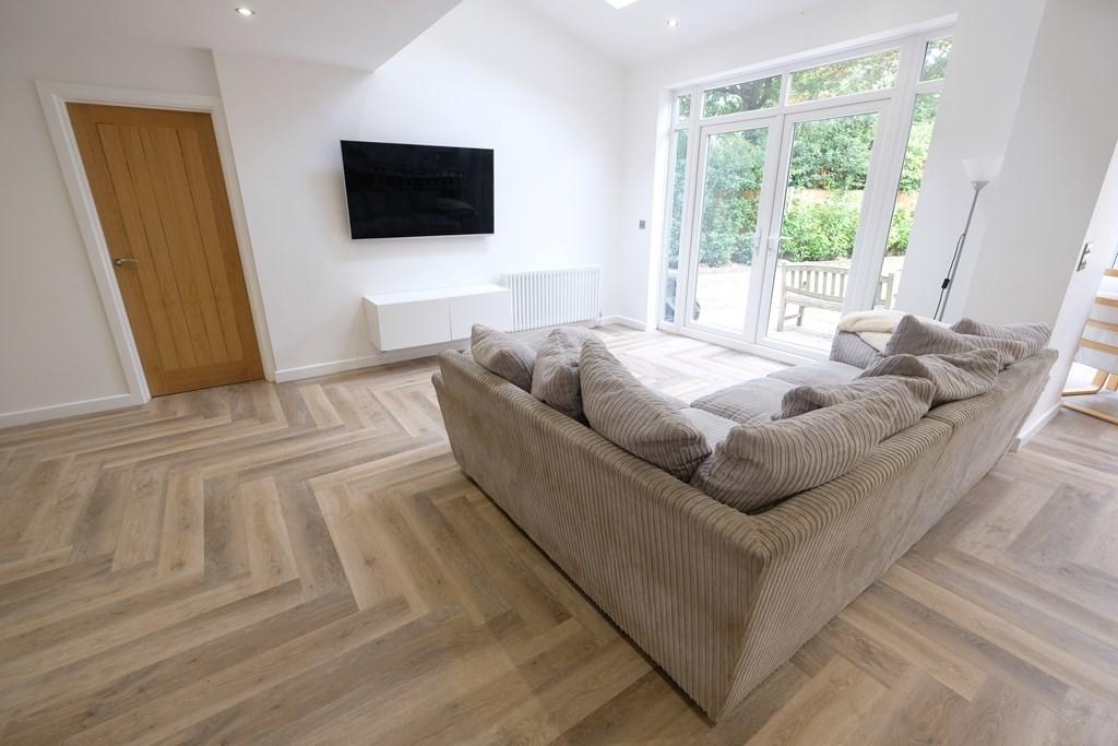 OPEN PLAN ROOM
