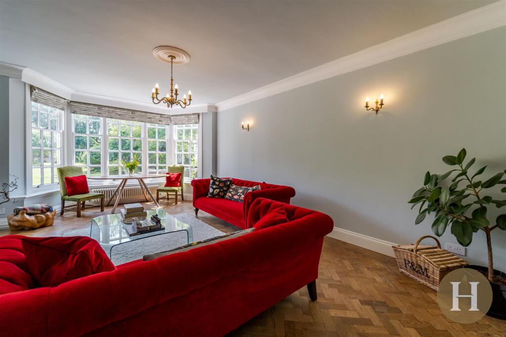 Hadleigh Estate Agents-32.jpg