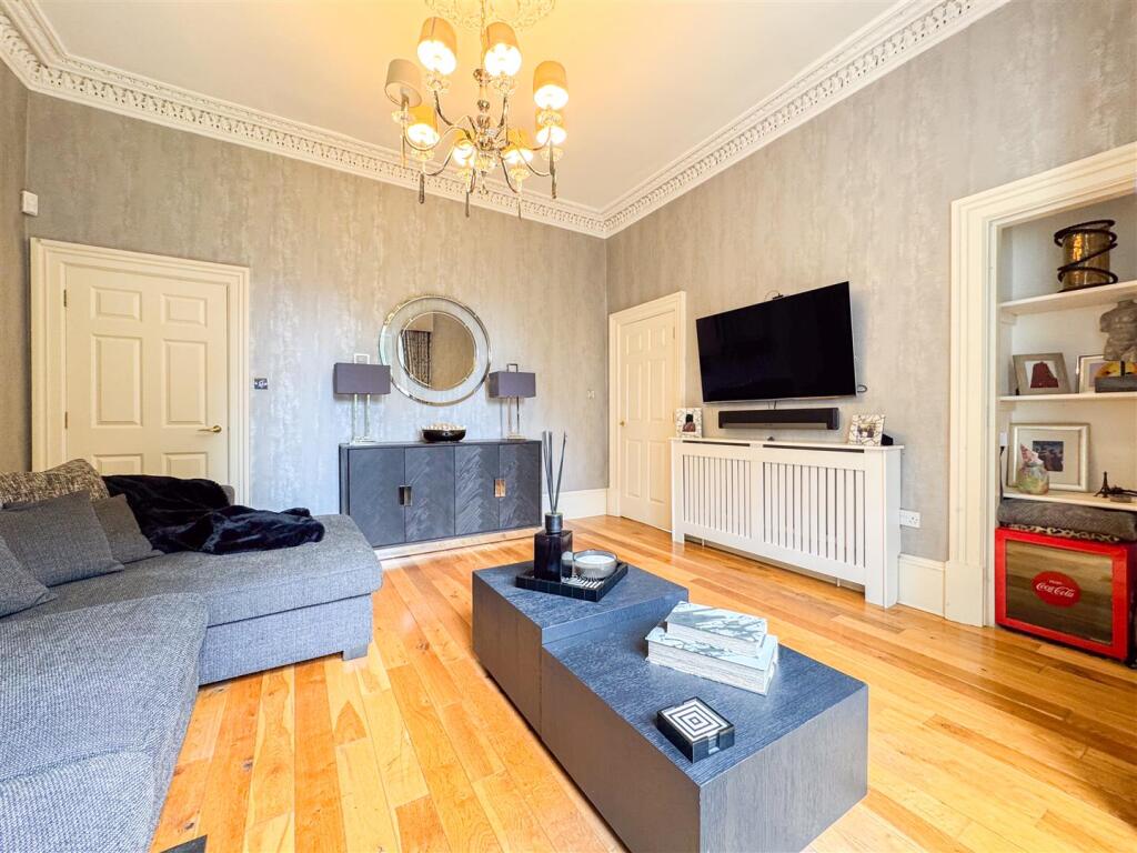 Family Tv Room / Bedroom