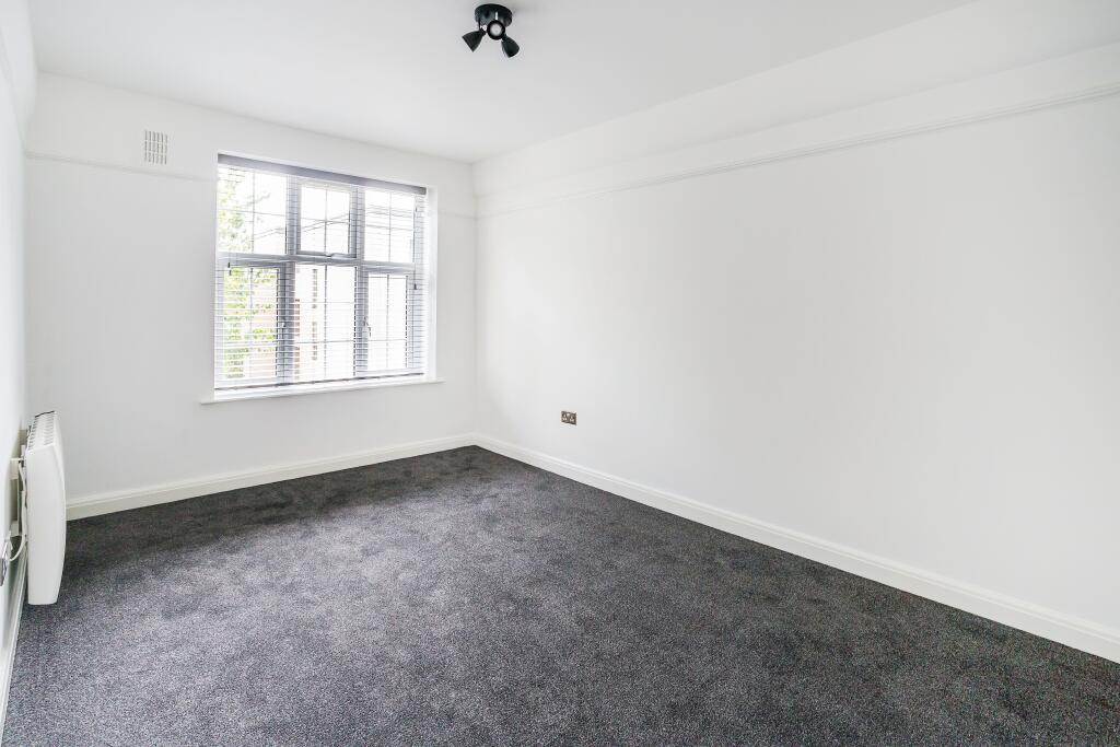 Bedroom 1.jpg