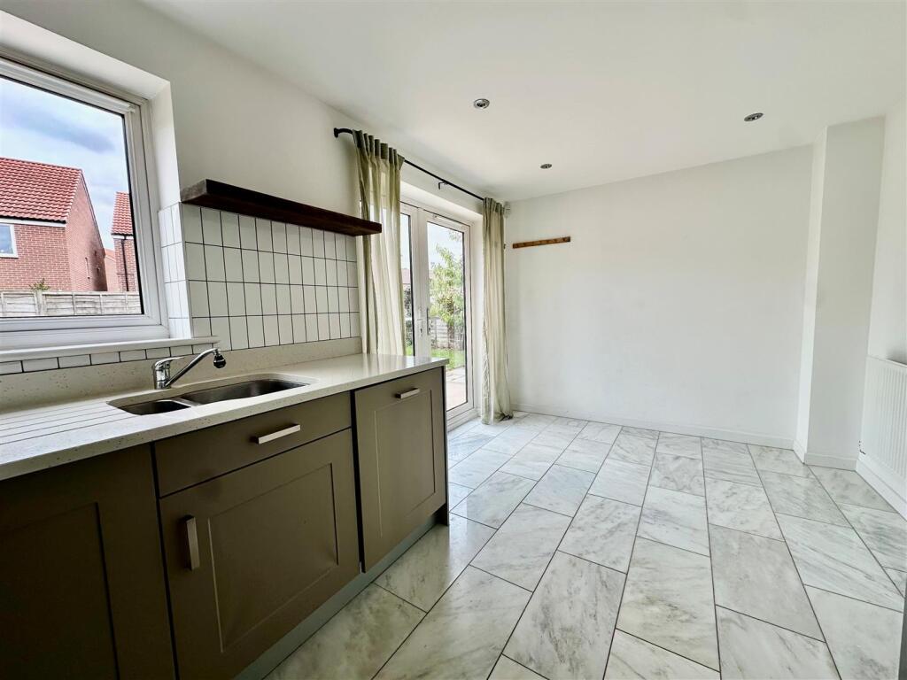 Kitchen 4.jpg