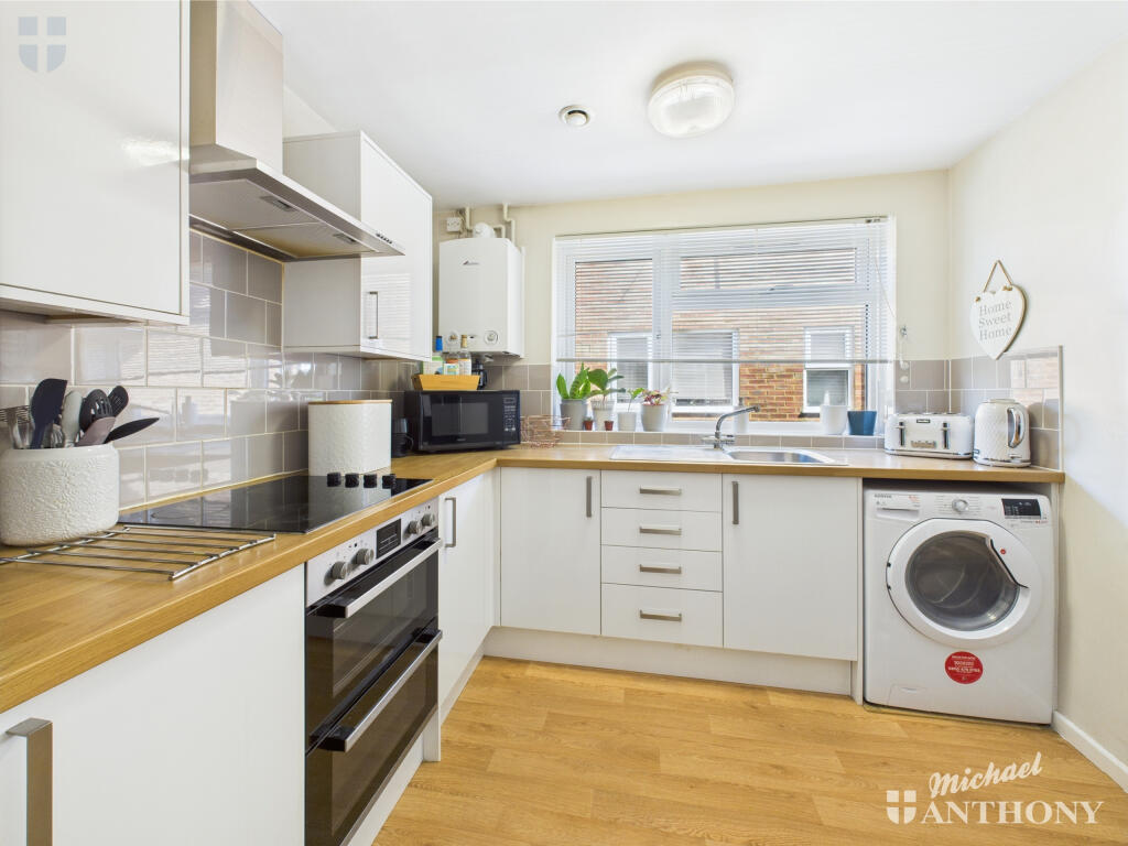 CAM03852G0-PR0287-STILL003