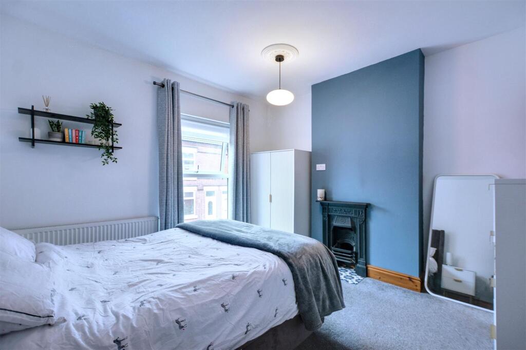Bedroom 1_1.jpeg