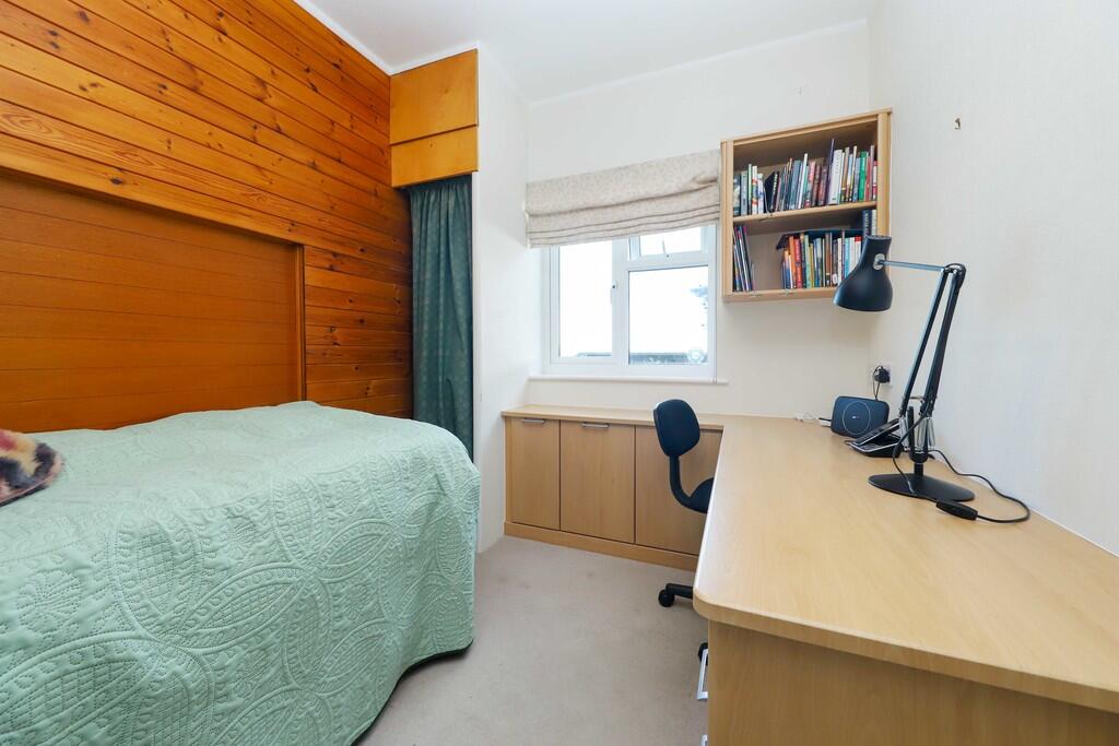 27 Hillside Cresc...