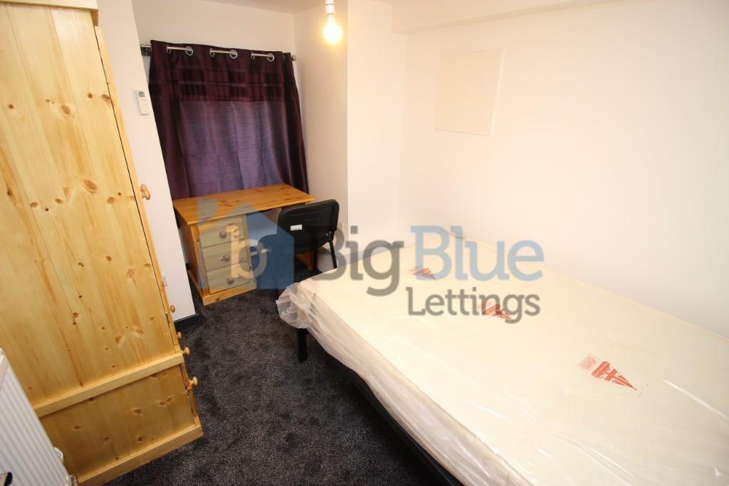 A compact and tidy single bedroom featuring a w...