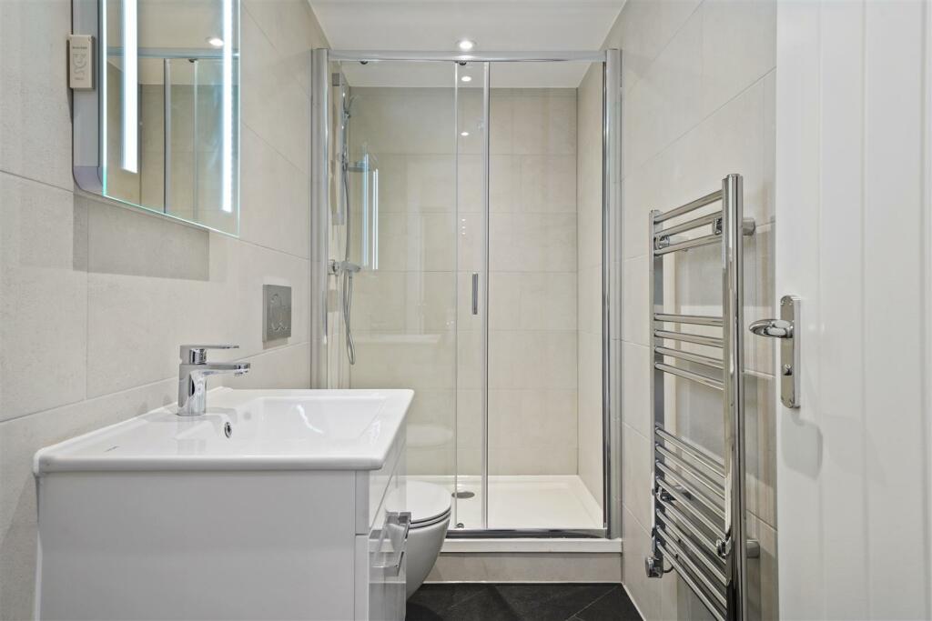 Flat 5 - 7, Sudbury Hill Close ,  - kV3W5yjbJm9fF0