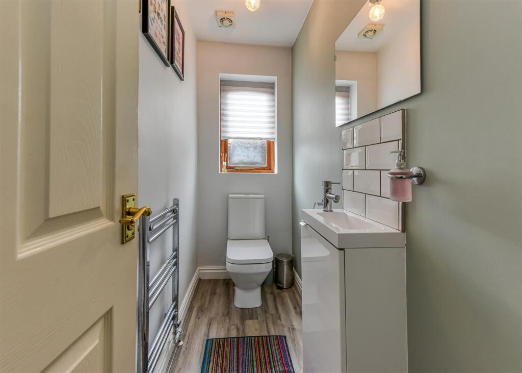 2 Sytch Lane-Cloakroom.jpg