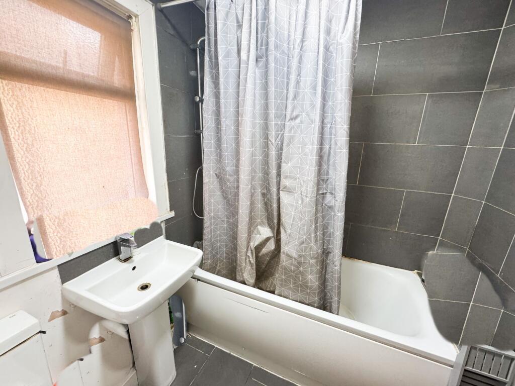 Sheringham Av E15
