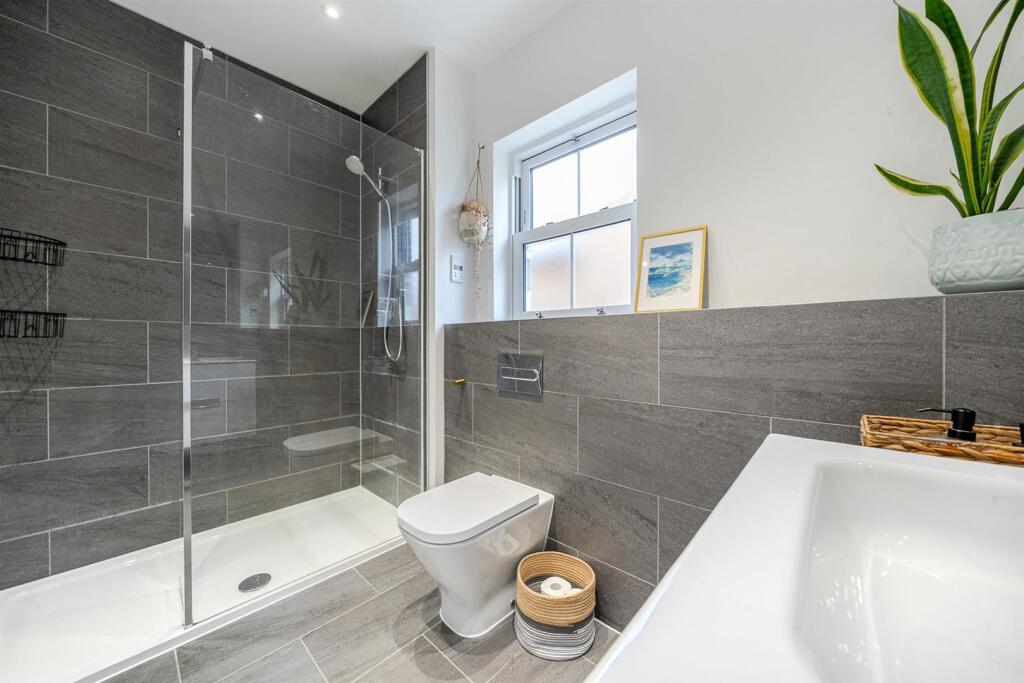 EN-SUITE TO BEDROOM ONE