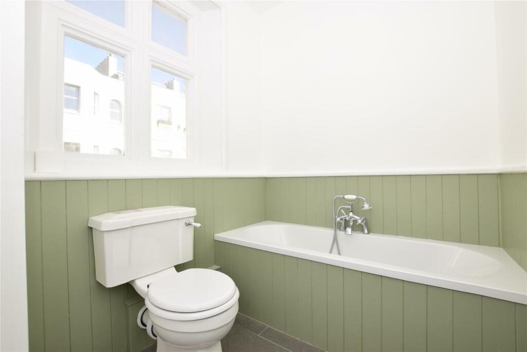 ensuite bathroom 2