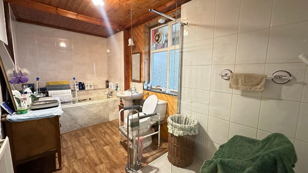 Bath/Shower Room