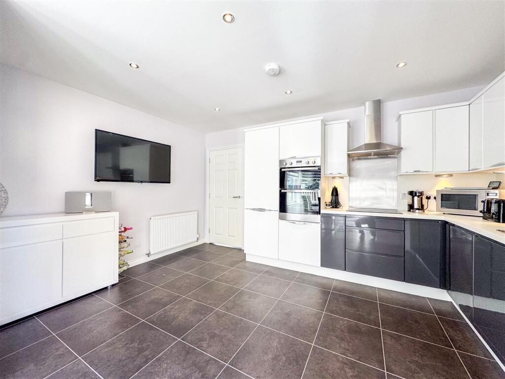 Kitchen/Dine