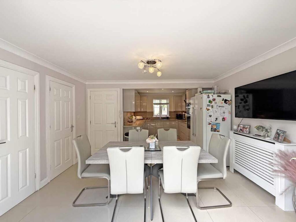 Captains Gardens 7 - Kitchen Dining Room 2.jpg