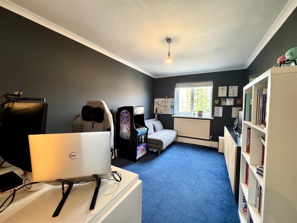 BEDROOM 4