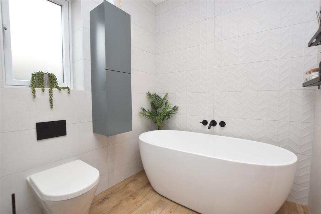 Bathroom.JPG