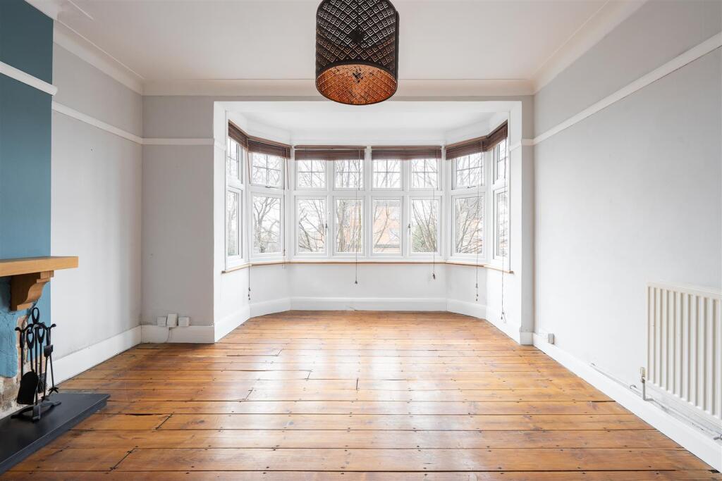 Bisterne Avenue, E17