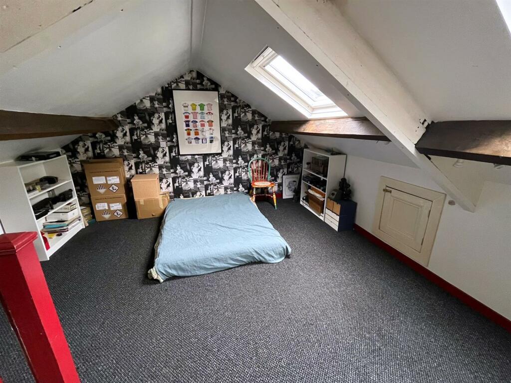 LOFT ROOM
