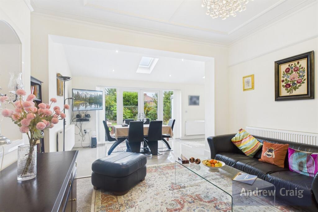 Family Room/Breakfas