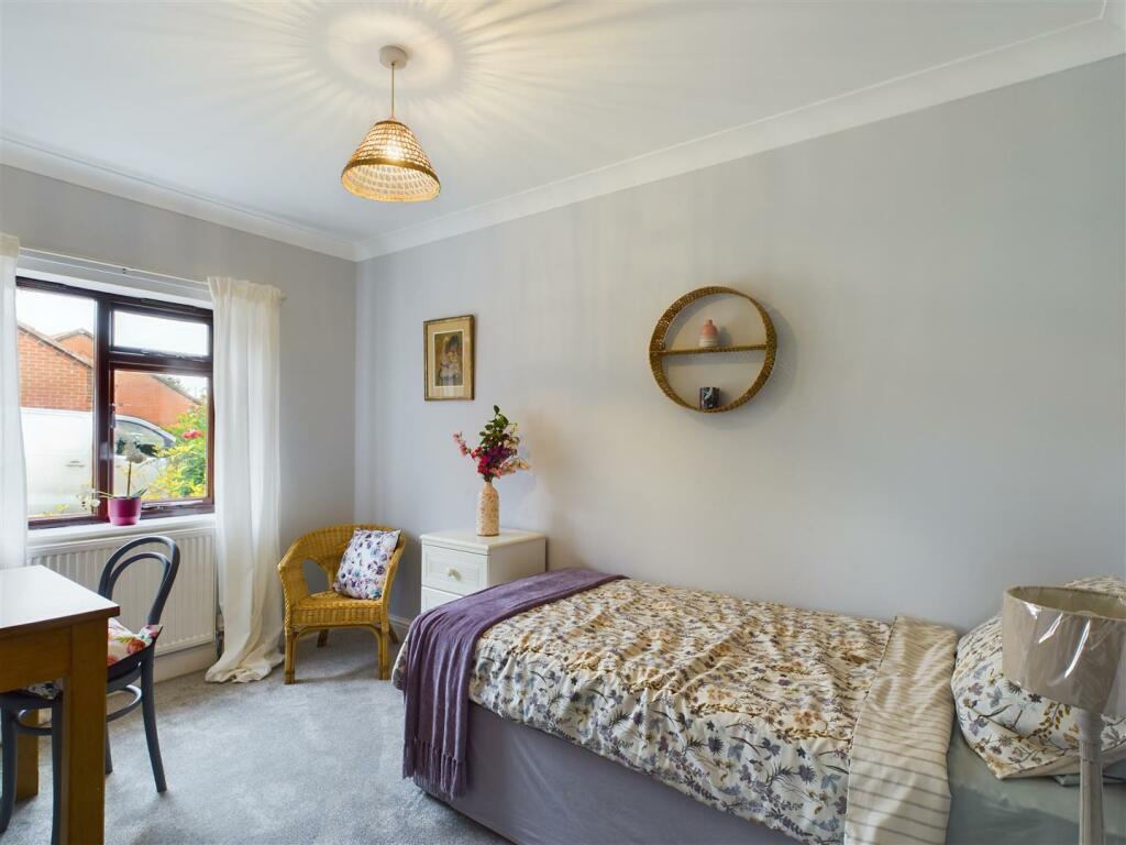 BEDROOM 2