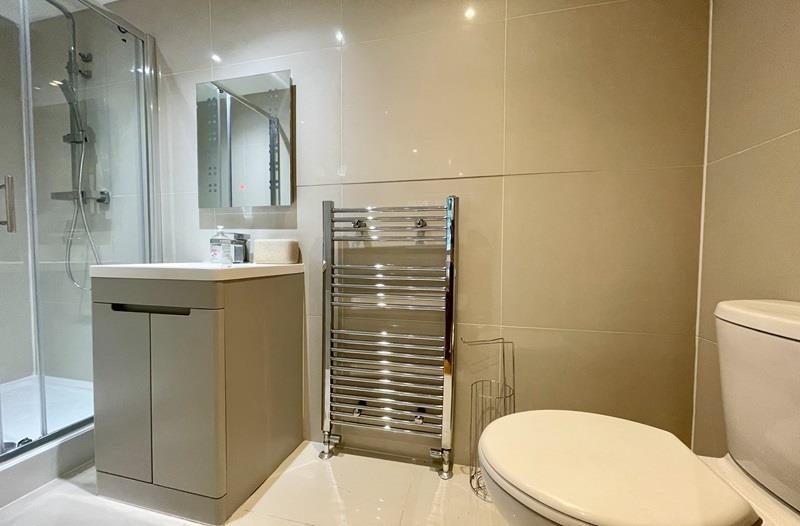 Room-4 bathroom.jpg