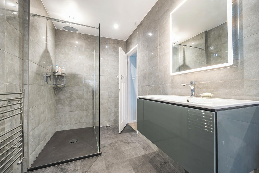 Ensuite Shower Ro...