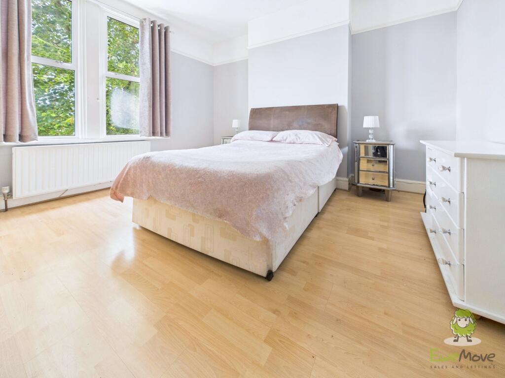 CAM01543G0-PR0161-STILL023