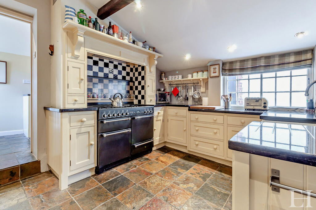 8658493-interiorW...