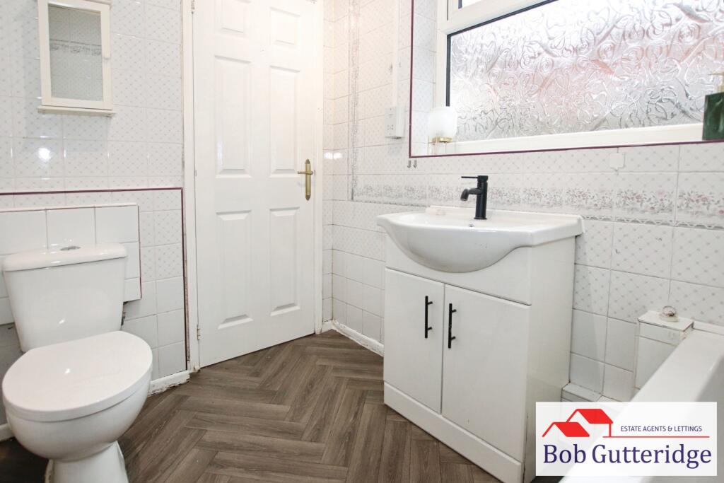 GROUND FLOOR BATHROOM