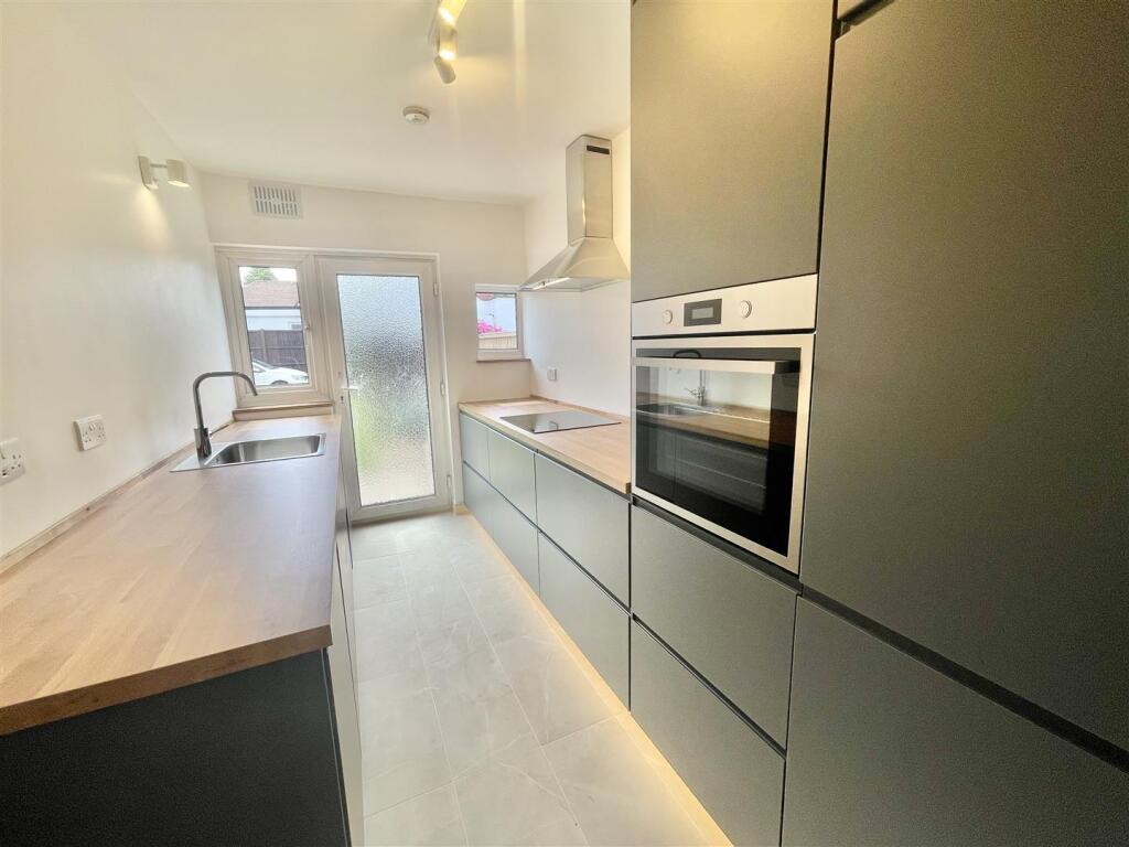 kitchen 2.jpg