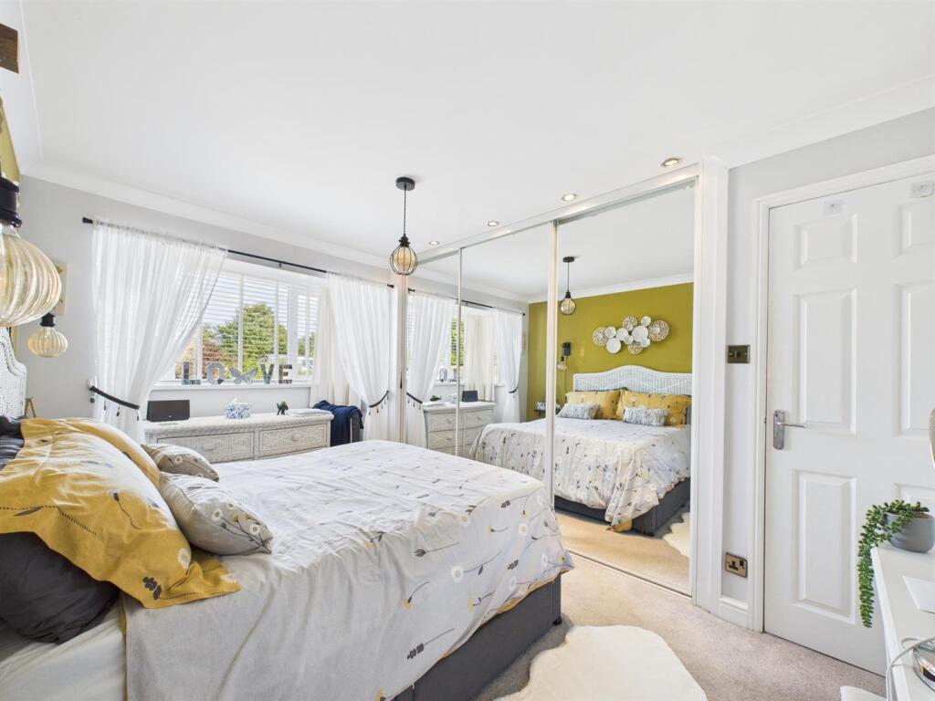 bed 1.jpg