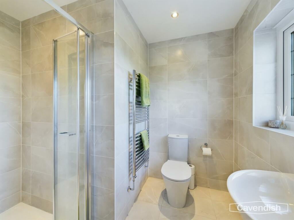 EN-SUITE SHOWER ROOM