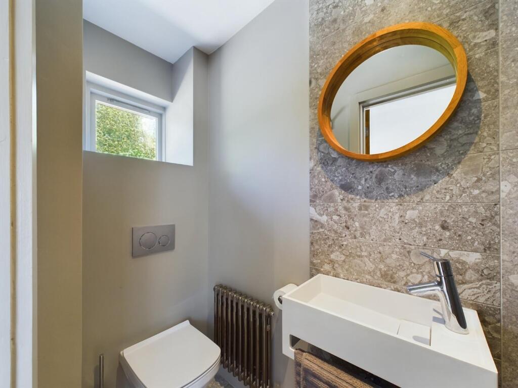CONTEMPORARY CLOAKROOM.jpg