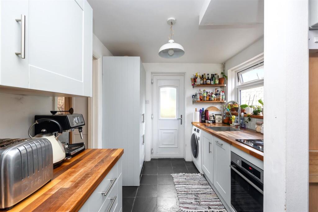 Chichester Close 3 KITCHEN.jpeg