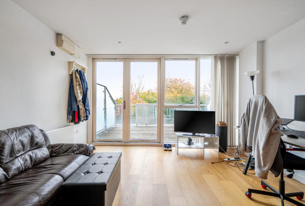 1376443-11-690cae...