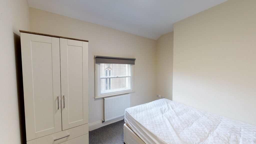 Flat_9_St_James_Row