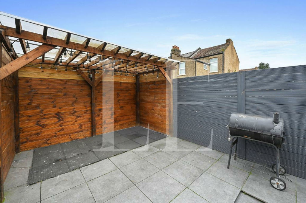 Haselbury Road (23).png