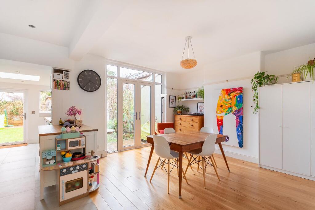 2W4WHE - KitchenDiner J.jpg