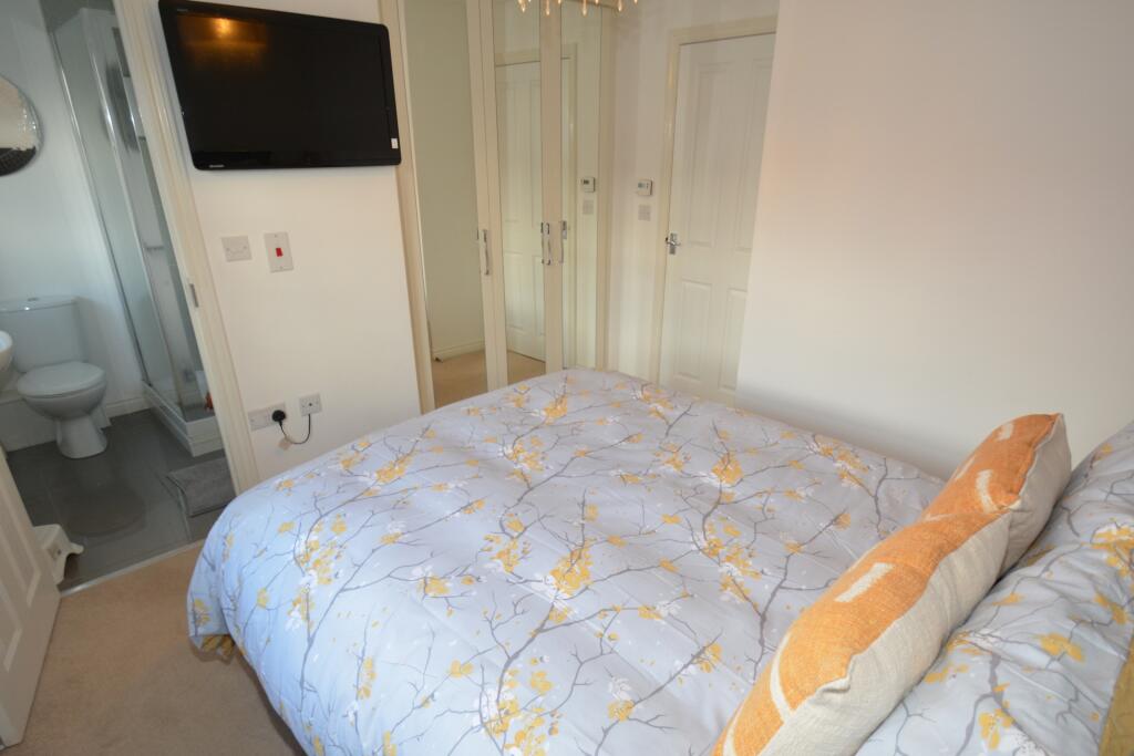 MASTER &amp; EN-SUITE