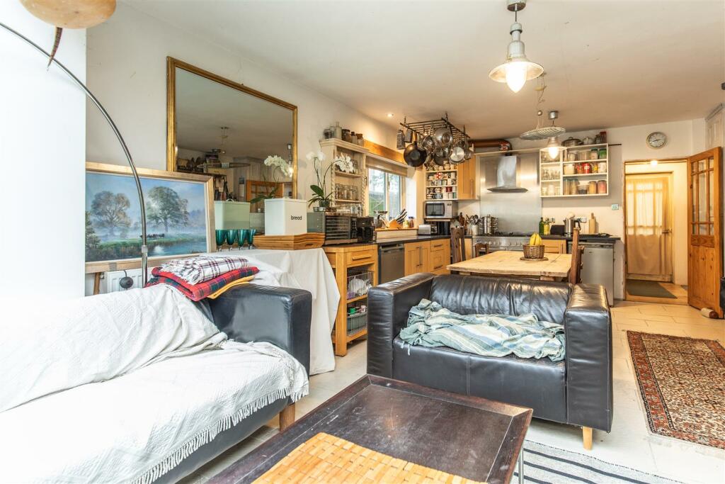 220 Littlehampton Road-17.jpg