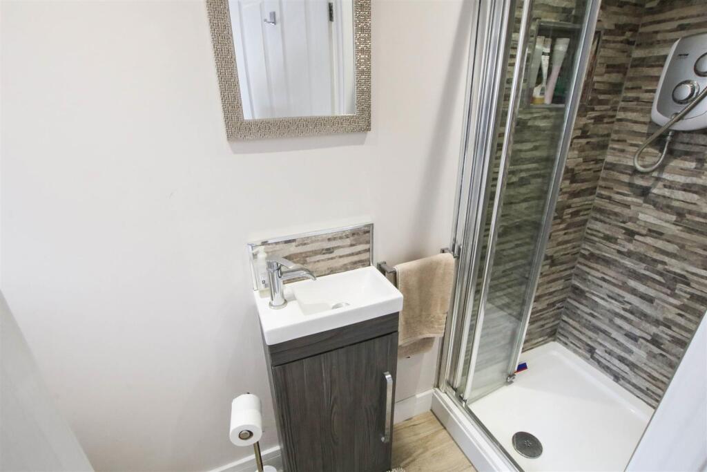 GROUND FLOOR SHOWER ROOM