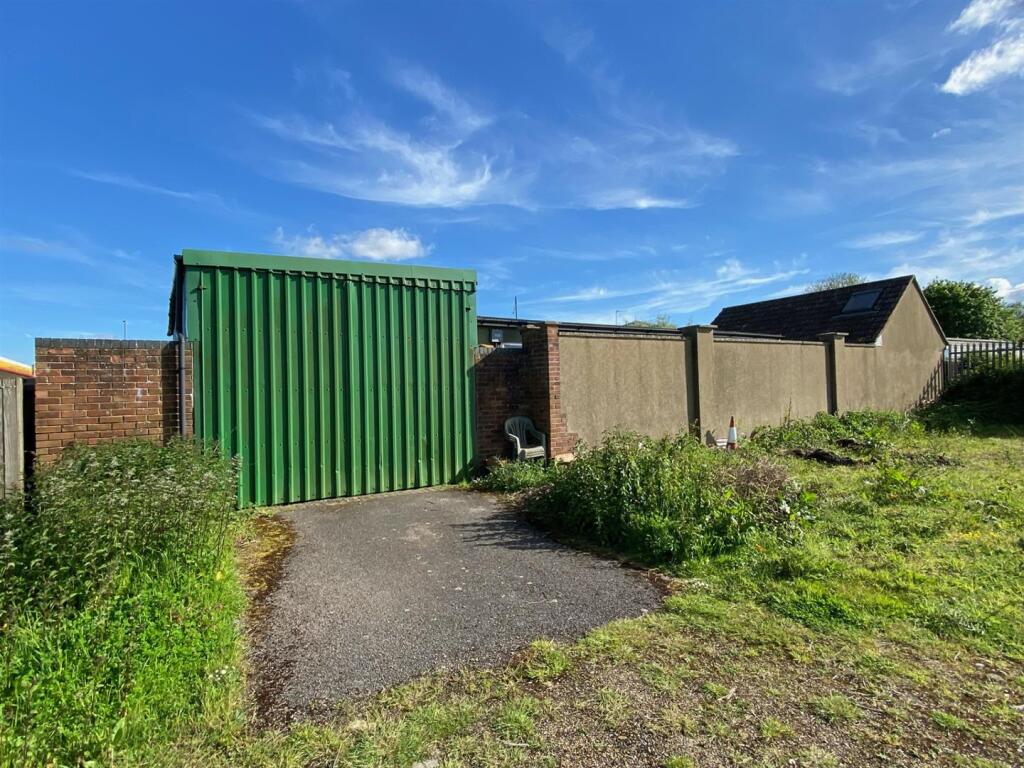 Outside building /Office/Workshop