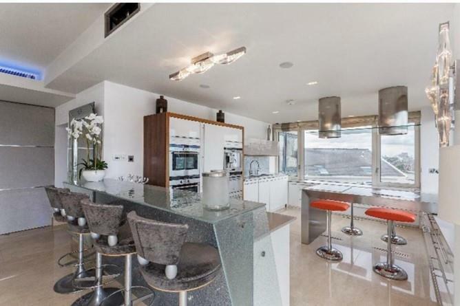 Kitchen 2.jpg