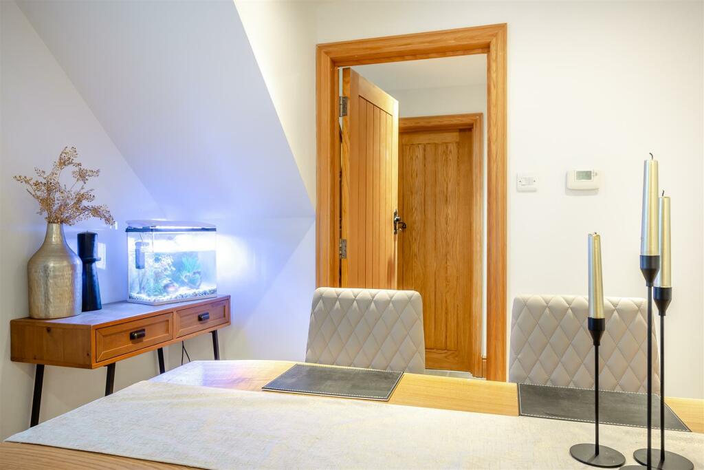 8582263-interior11.jpg