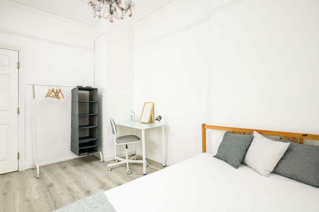 Bedroom2_2.jpg