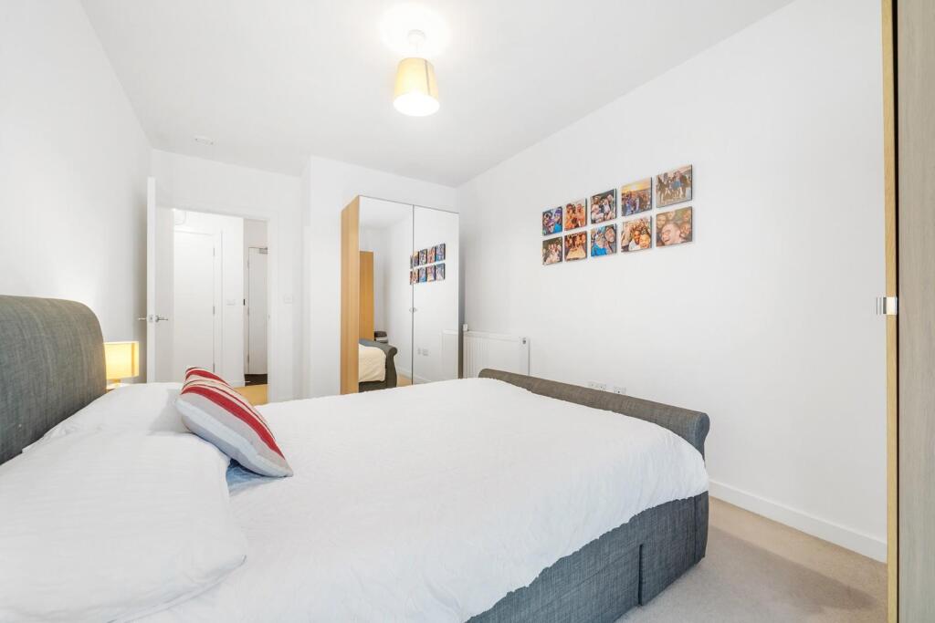 Bedroom 2 (2).jpg