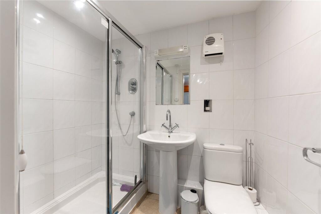 Flat Shower Room